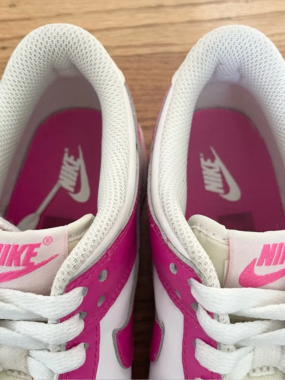 Nike Dunk Low Court Shoes Laser Fuchsia Youth Size 5 Style FB9109-102 - Picture 8 of 11